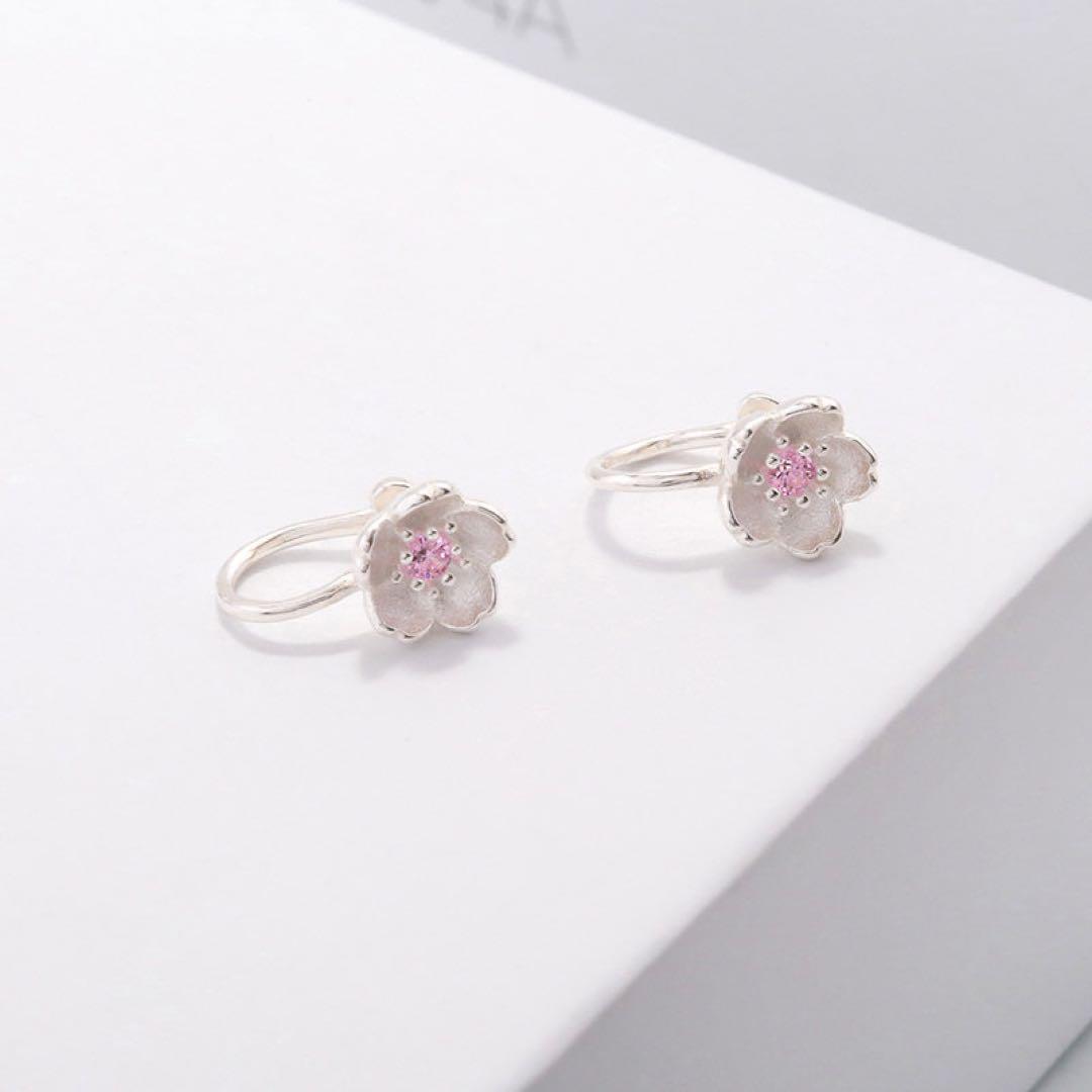 N3770 可愛いお花イヤーカフ　レディースイヤリング　桜のピアス　イヤリング