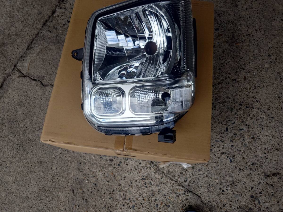 美品 スズキ 純正 DA17V エブリィ 左 左側 助手席側 ヘッド 美品 スズキ 純正 DA17V エブリィ 左 左側 助手席側 ヘッド