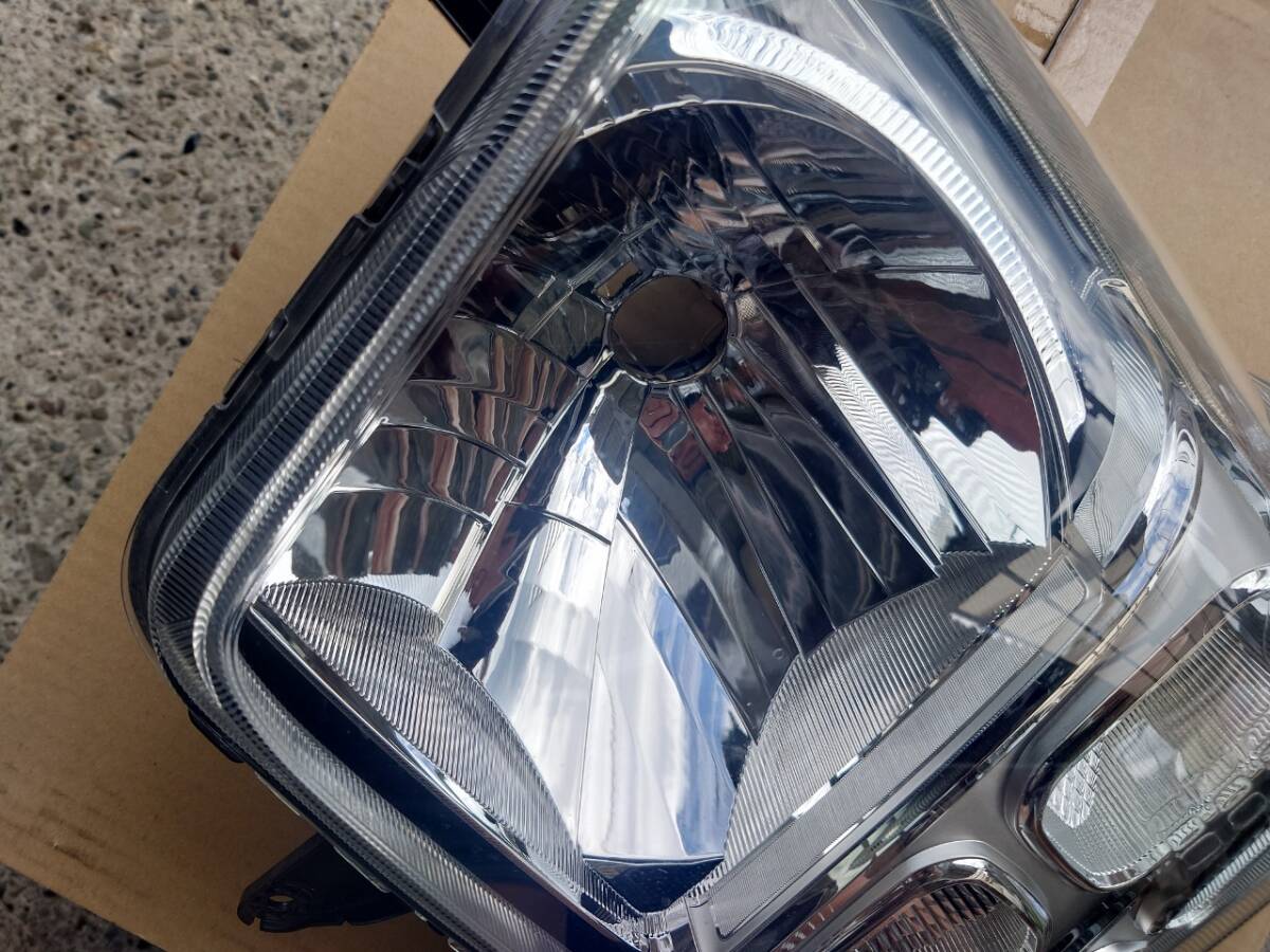 美品 スズキ 純正 DA17V エブリィ 左 左側 助手席側 ヘッド 美品 スズキ 純正 DA17V エブリィ 左 左側 助手席側 ヘッド