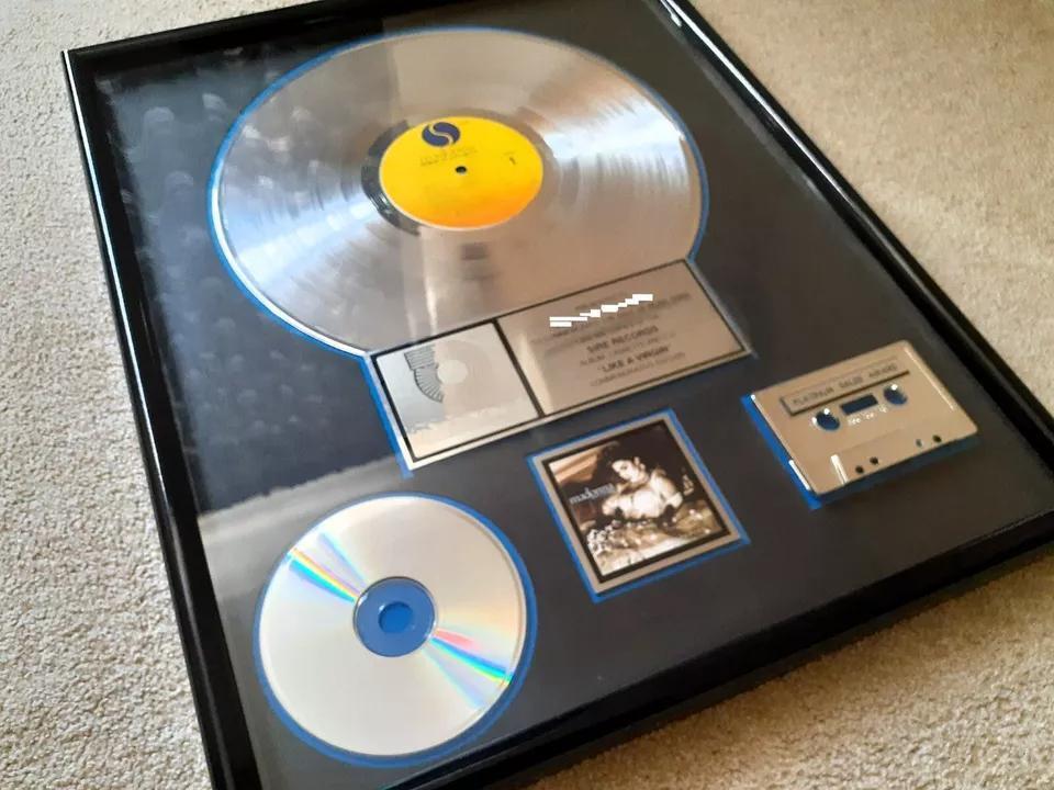 マドンナ　LIKE A VIRGIN　RIAA認定 プラチナ・ディスク記念 額縁 MADONNA マドンナ LIKE A VIRGIN RIAA認定 プラチナ・ディスク