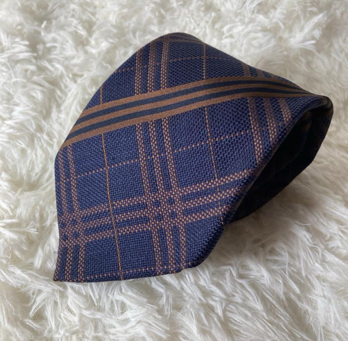 極美品　バーバリーロンドン パンツスーツ シルク　ノバチェック ホースロゴ　黒 極美品 バーバリーロンドン パンツスーツ シルク ノバチェック