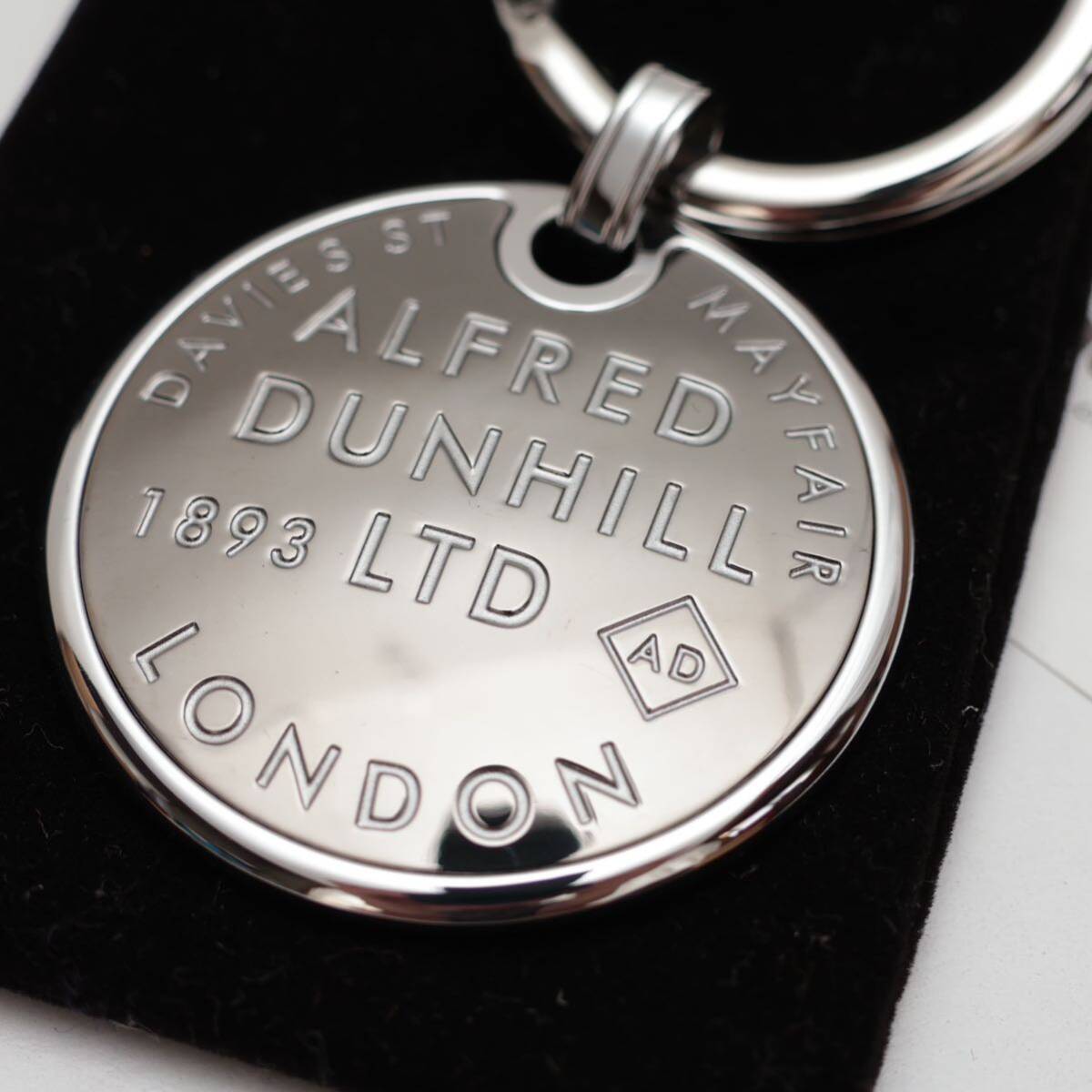 未使用 Dunhill ダンヒル ストラップ チャーム キーホルダー 未使用 Dunhill ダンヒル ストラップ チャーム キーホルダー
