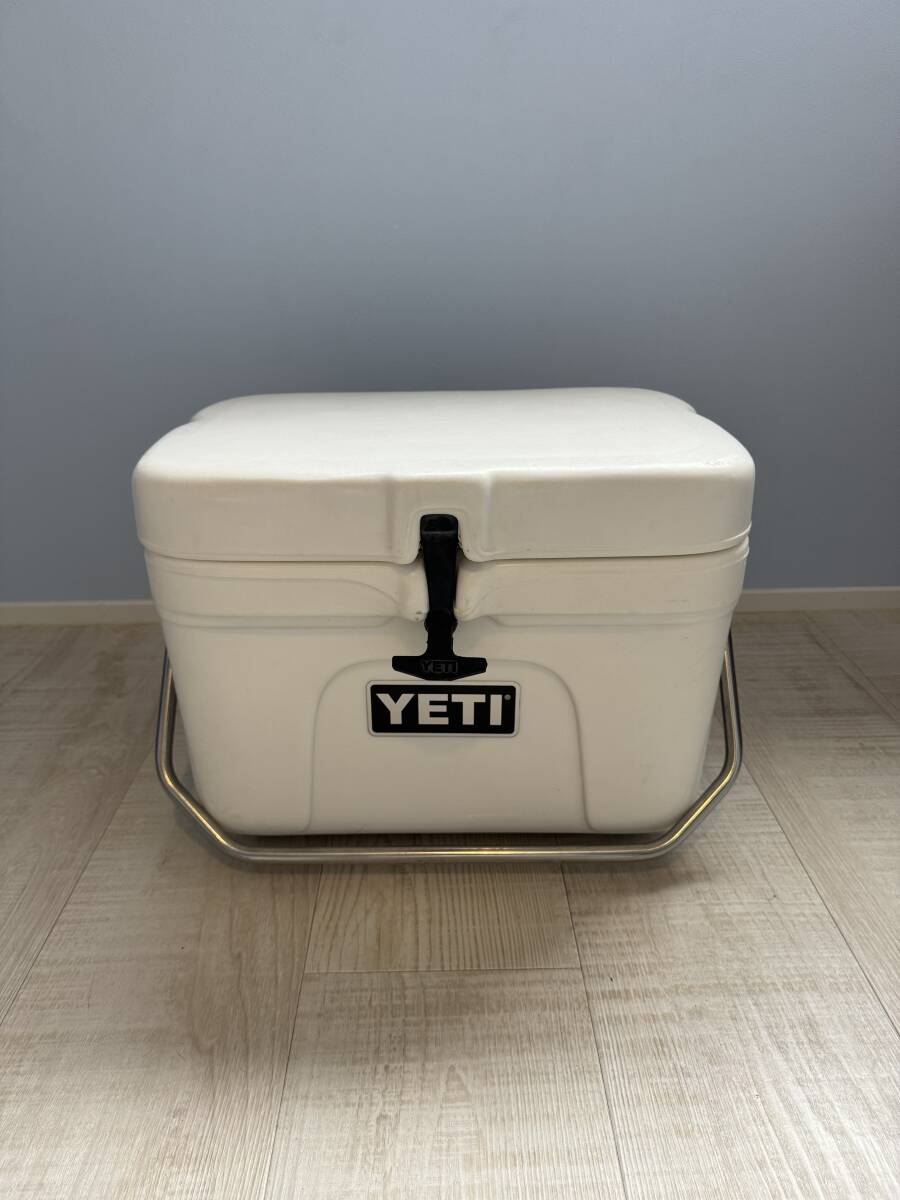 楽天市場】YETI Roadie White 15qt (ローディ)(クーラーボックス 楽天市場】YETI Roadie White 15qt (ローディ)(クーラーボックス