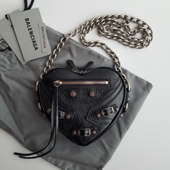 新品 BALENCIAGA バレンシアガ LE CAGOLE HEART ハート ミニ 新品 BALENCIAGA バレンシアガ LE CAGOLE HEART ハート ミニ