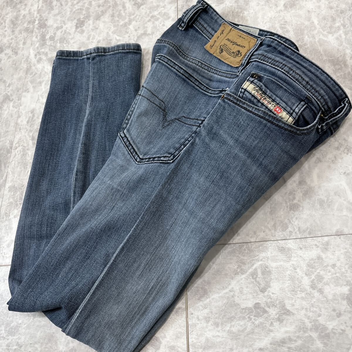 D ＊ 国内正規品 '履き心地抜群' DIESEL ディーゼル WAYKEE ストレート ストレッチ デニムパンツ / ジーンズ W28 L30 メンズ ボトムス