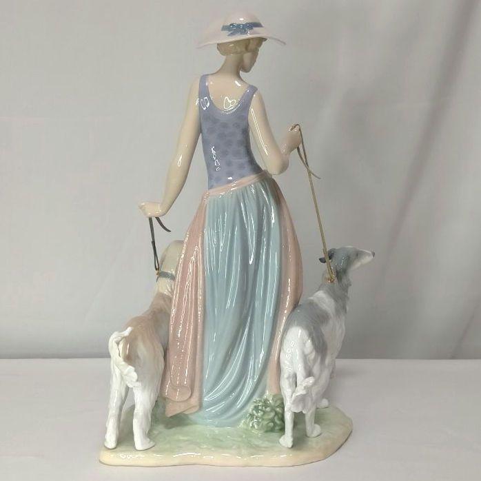 LLADRO 優雅な散歩のひととき 5802 ポーセリン フィギュリン LLADRO 優雅な散歩のひととき 5802 ポーセリン フィギュリン
