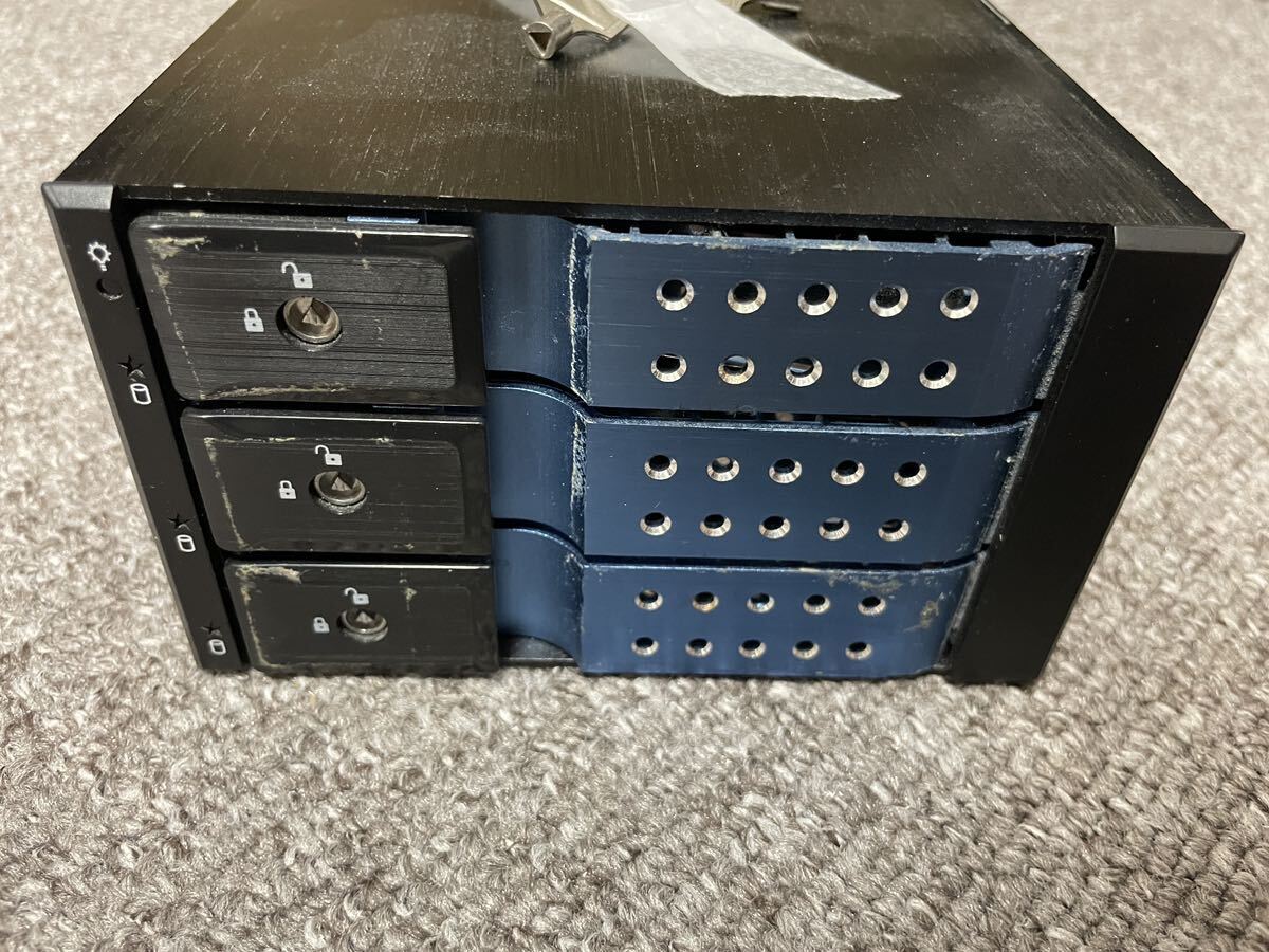 HDDケース BPN-DE230SS-BLUE 5インチベイ2スロット使用 3台収納可能