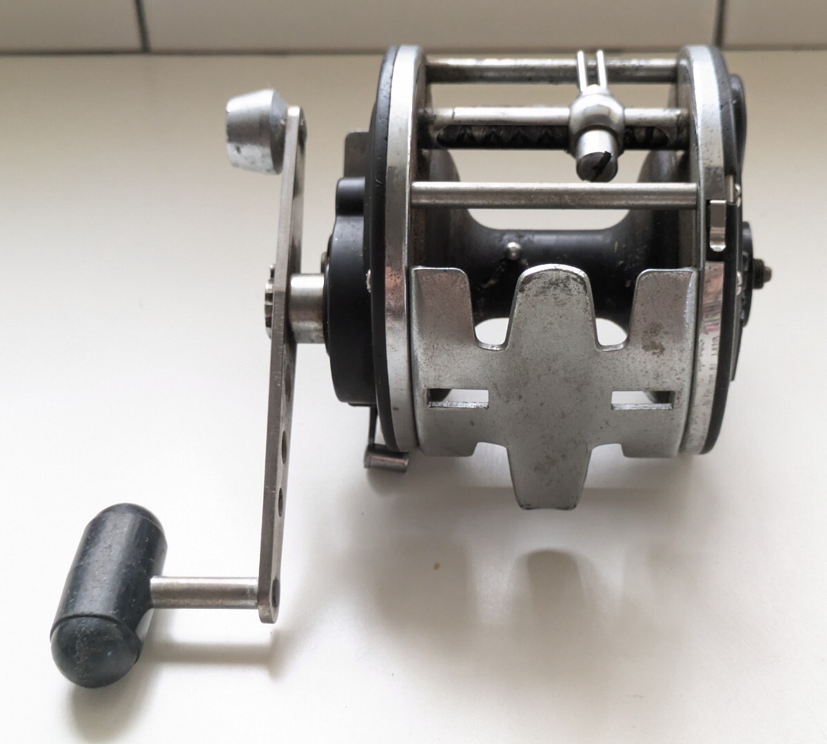DAIWA ダイワ リール Dynamic ST-50レッド系 動作未確認 中古品 DAIWA ダイワ リール Dynamic ST-50レッド系 動作未確認 中古品