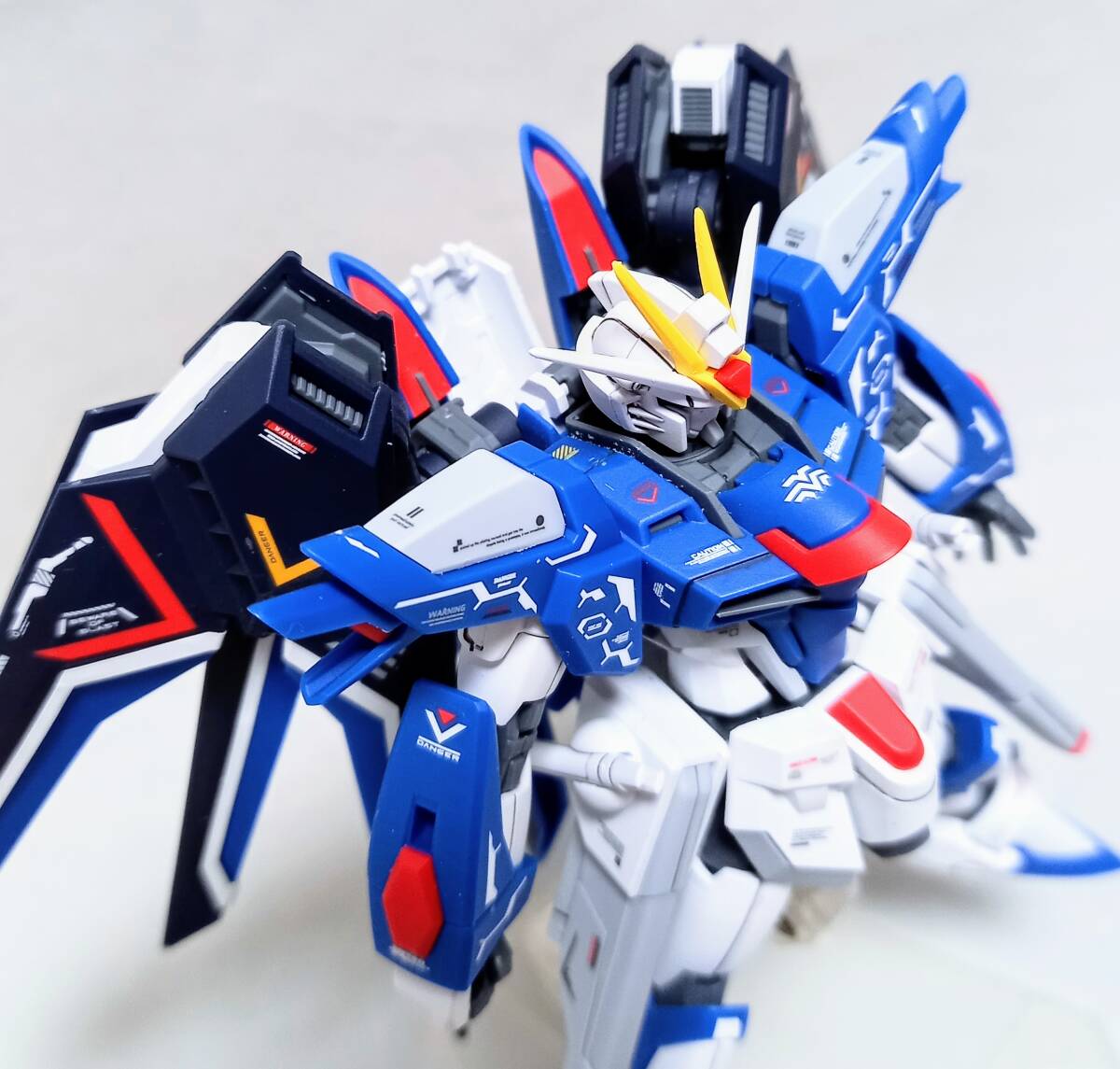 完成品 HG 1/144 ライジングフリーダムガンダム【組立て済み 完成品 HG 1/144 ライジングフリーダムガンダム【組立て済み