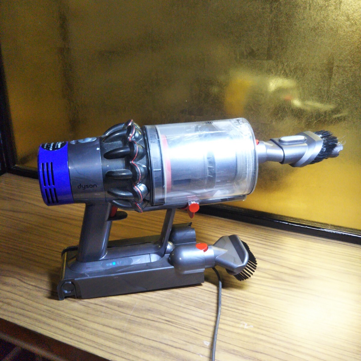 送料無料(D1491)dyson ダイソン SV12 掃除機 コードレス 送料無料(D1491)dyson ダイソン SV12 掃除機 コードレス