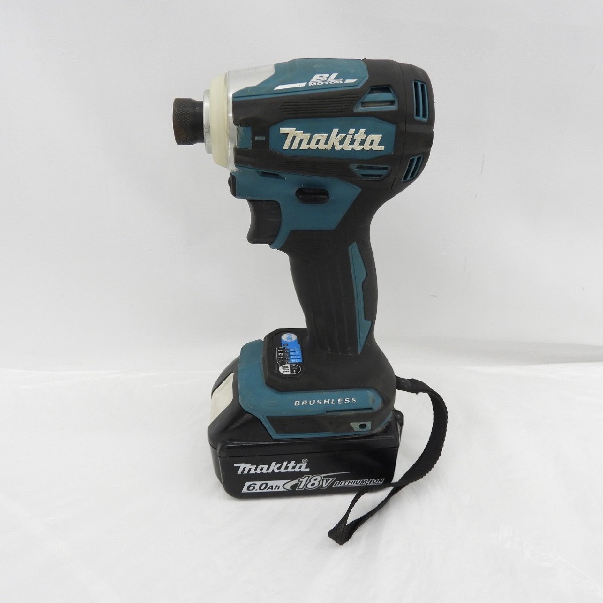 【中古品】makita マキタ 充電式インパクトドライバ TD172D+リチウムイオンバッテリー 18V 6.0Ah(BL1860B) セット 11677585 0929