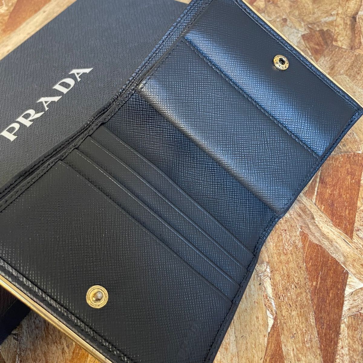 1円 PRADA 美品 プラダ ラウンドファスナー 長財布 男女 サフィアーノレザー ■レザー　小銭入れ 有り　ブラック　二つ折り コンパクト