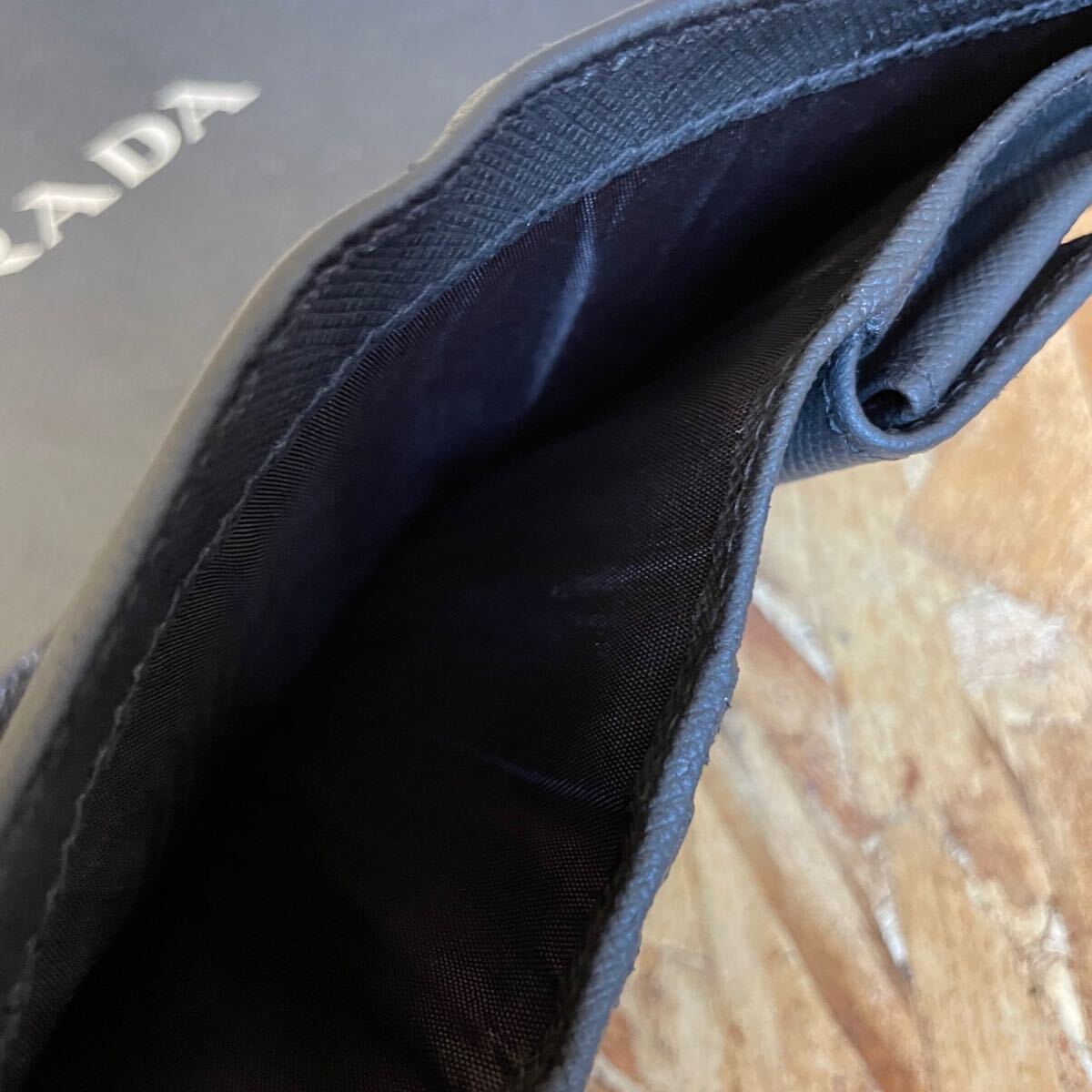 1円 PRADA 美品 プラダ ラウンドファスナー 長財布 男女 サフィアーノレザー ■レザー　小銭入れ 有り　ブラック　二つ折り コンパクト