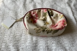 新品★ローラアシュレイ★ポーチ★きれいお花模様★コスメポーチ★LAURA ASHLEY
