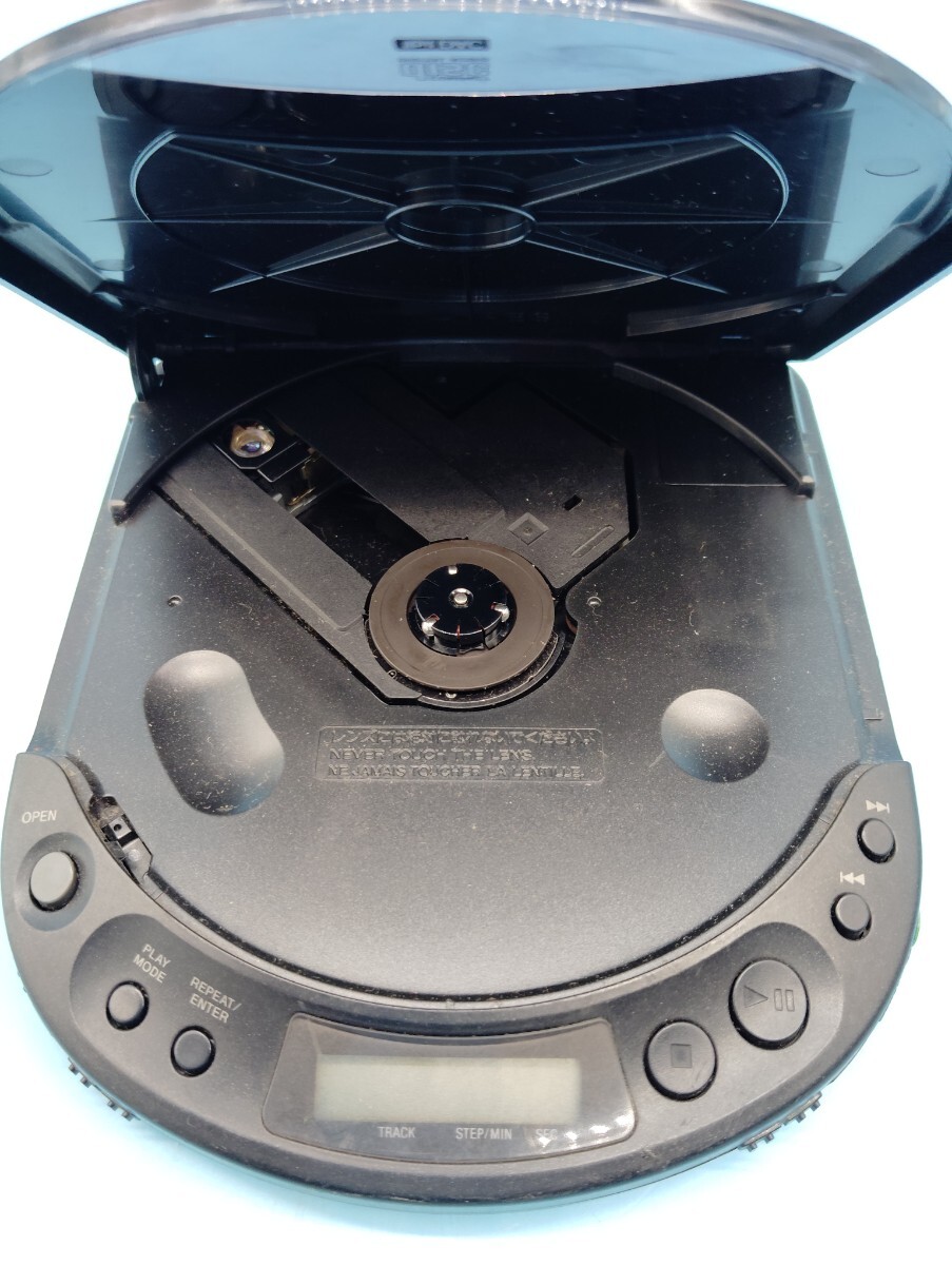 ジャンク SONY ポータブルCDプレーヤー ディスクマン D-223 ジャンク SONY ポータブルCDプレーヤー ディスクマン D-223