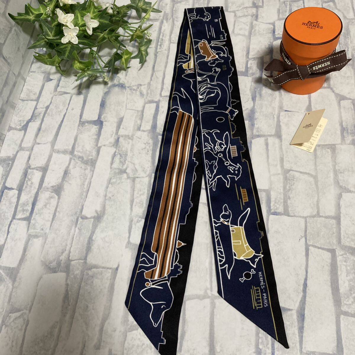 新品未使用 HERMES ツイリー パリジャンの犬 ブラック×ネイビー 新品未使用 HERMES ツイリー パリジャンの犬 ブラック×ネイビー