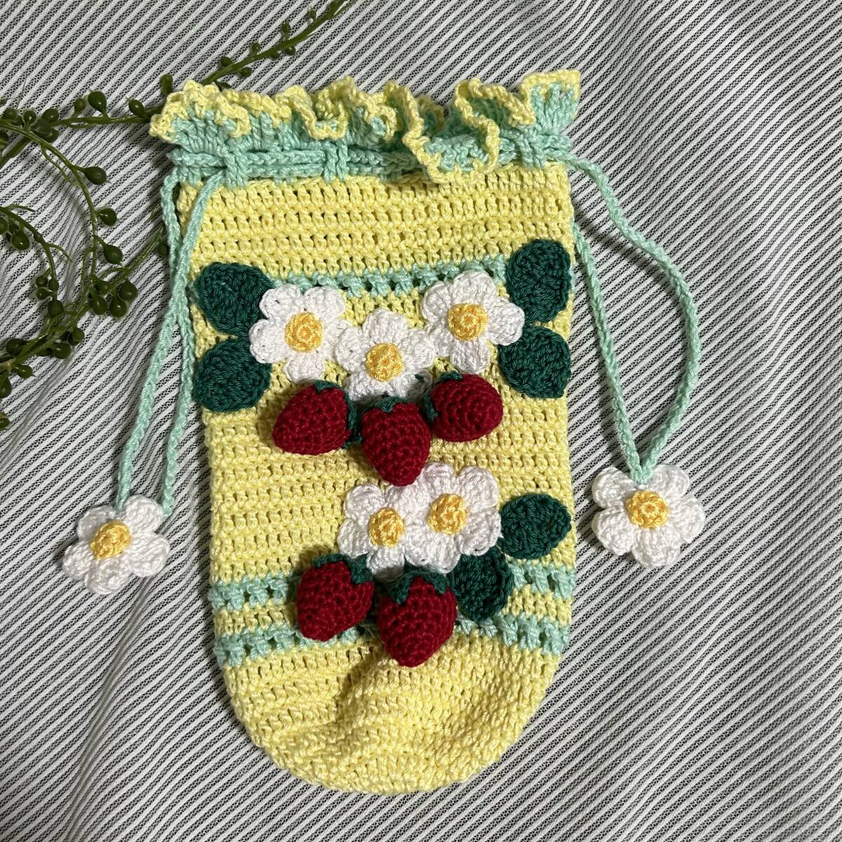 ハンドメイド レース編み イチゴモチーフ ペットボトルカバー ハンドメイド レース編み イチゴモチーフ ペットボトルカバー