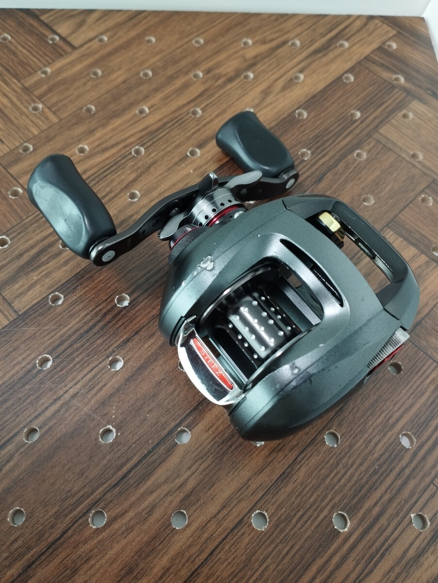 Y290R00011】ダイワ スティーズ 100SHL 左 Y290R00011】ダイワ スティーズ 100SHL 左
