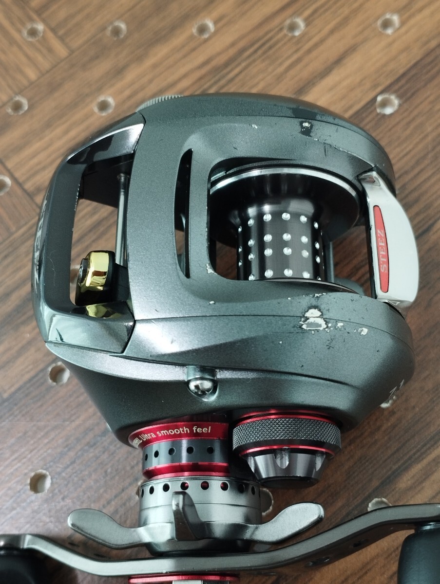 Y290R00011】ダイワ スティーズ 100SHL 左 Y290R00011】ダイワ スティーズ 100SHL 左