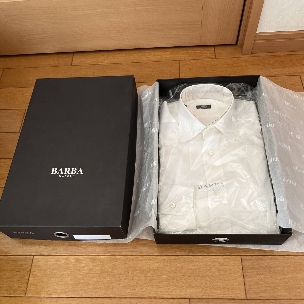 新品箱付 バルバ BARBA 白無地ブロード素材のドレスシャツ 37 新品箱付 バルバ BARBA 白無地ブロード素材のドレスシャツ 37