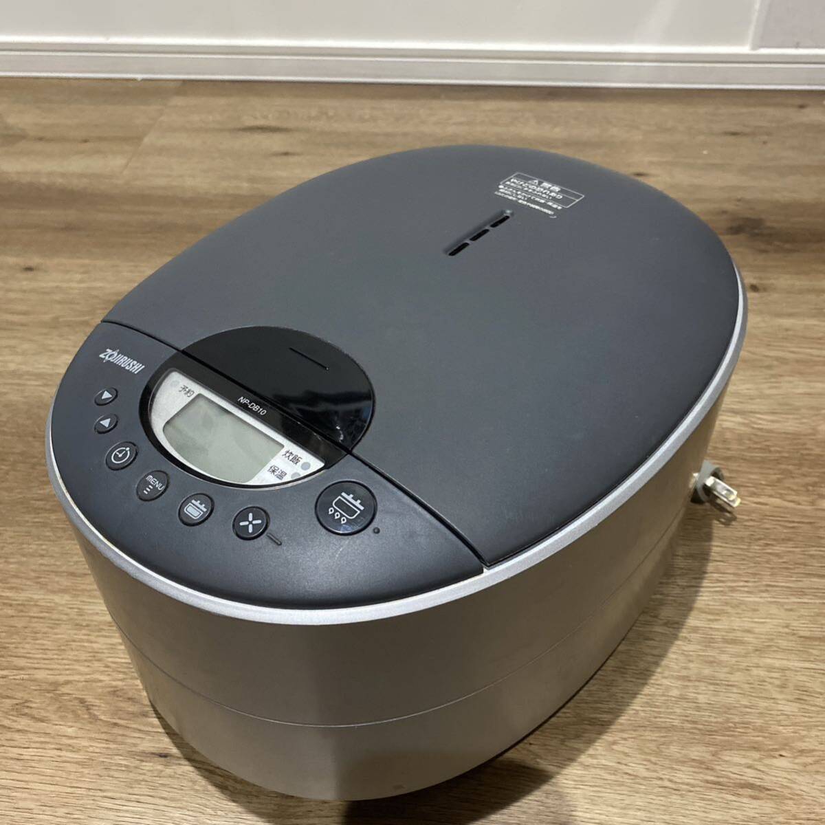 象印 IH炊飯ジャー ZUTTO ZOJIRUSHI NP-DB10 SAシルバー 炊飯器 象印 IH炊飯ジャー ZUTTO ZOJIRUSHI NP-DB10 SAシルバー 炊飯器