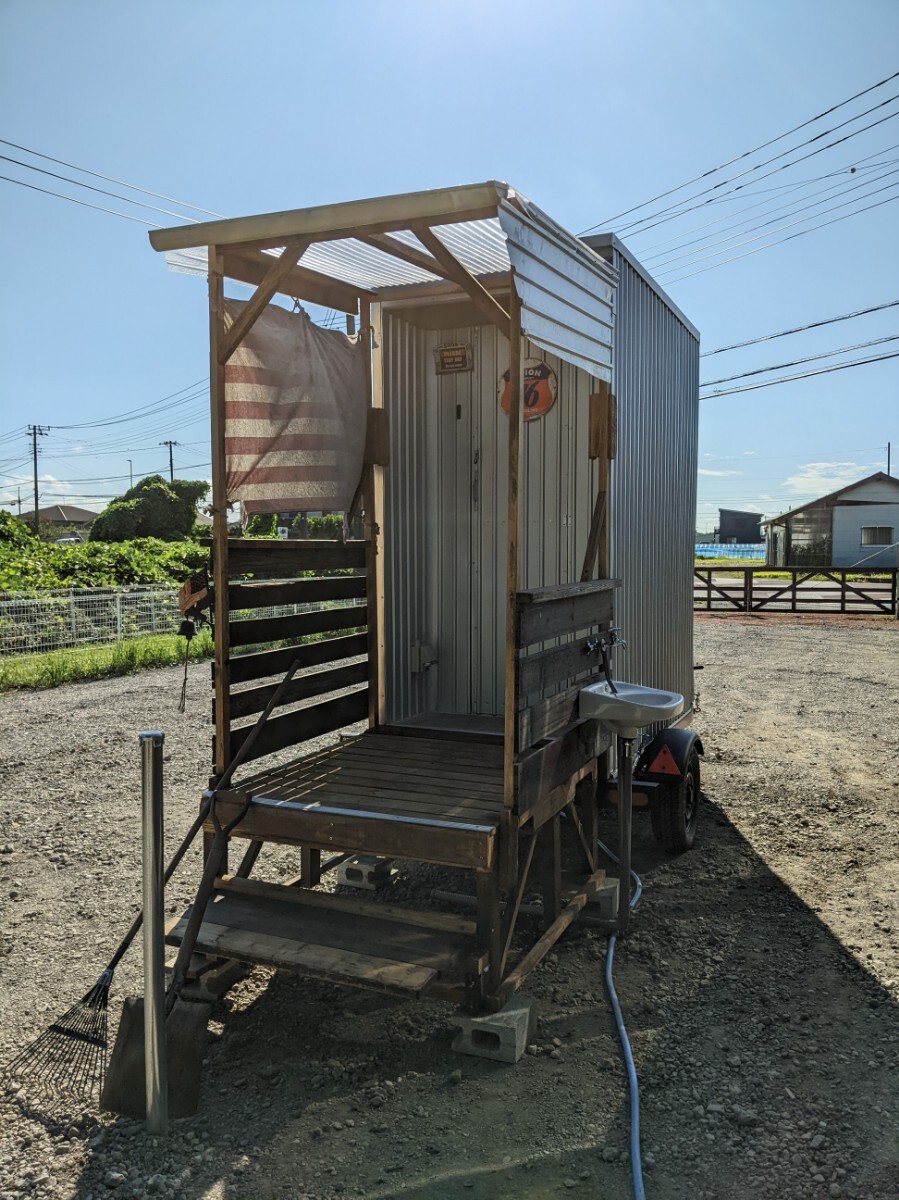 4坪スーパーハウス 観音扉 窓3面 黒色塗装 タイルカーペット 4坪スーパーハウス 観音扉 窓3面 黒色塗装 タイルカーペット