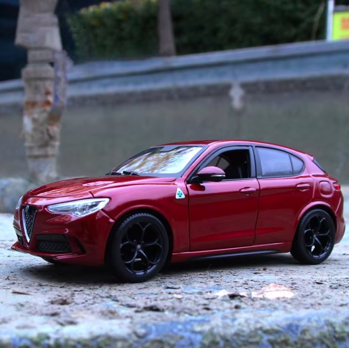 赤 レッド アルファロメオ ジュリア Alfa Romeo Giulia1:24 ミニカー フィギュア 車 合金 モデル 男の子用 おもちゃ 誕生日プレゼント