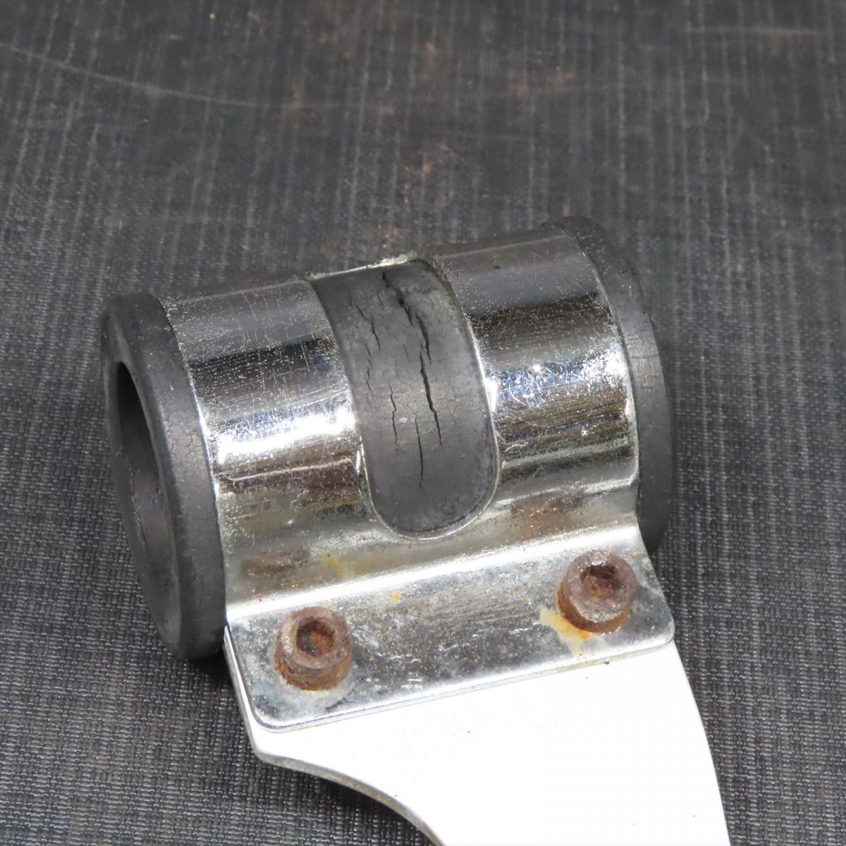 TOMMASELLI トマゼリ ヘッドライトステー 33mm/34mm 検gs400