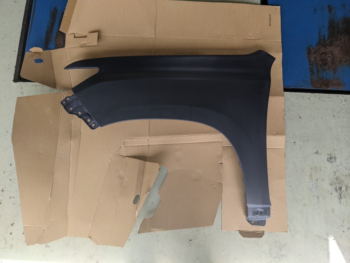 トヨタ ランドクルーザープラド 150系 純正新品未塗装 左フロントフェンダー _画像1