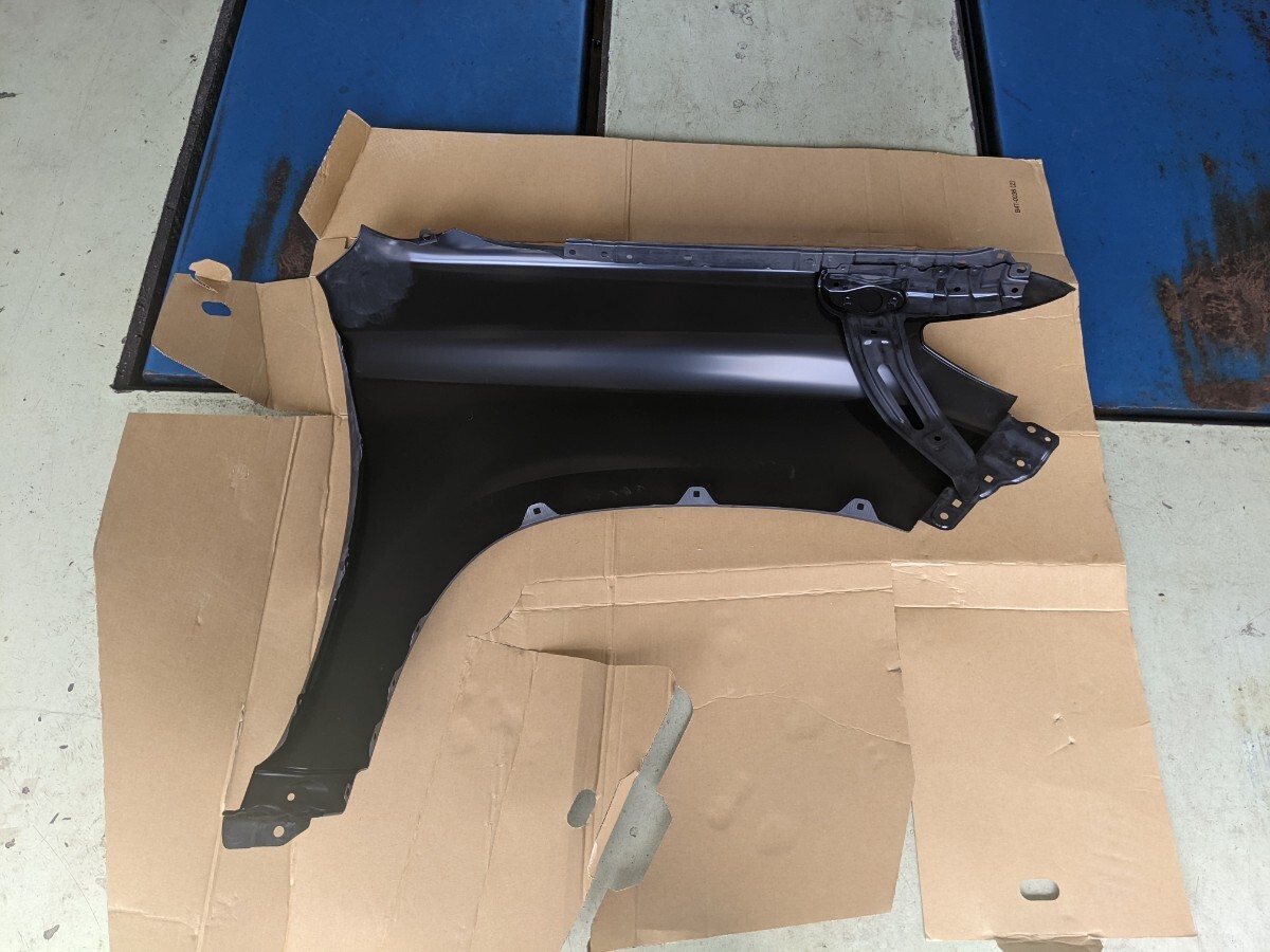 トヨタ ランドクルーザープラド 150系 純正新品未塗装 左フロントフェンダー _画像5