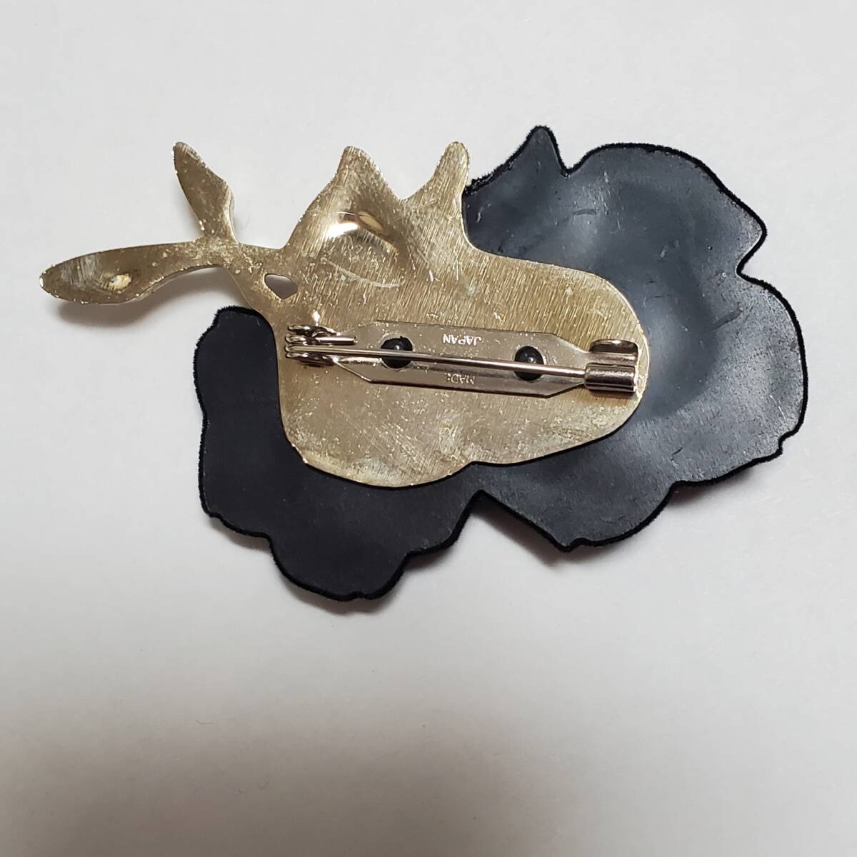 お洒落　ブローチ　レディース　5,5㎝　9,3g　きれいめ_画像3