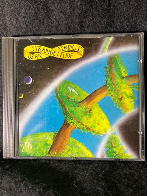 OZRIC TENTACLES オズリック・テンタクルズ / STRANGEITUDE 英プログレッシブ / スペース・ロックシーンを代表するバンド　美品CD