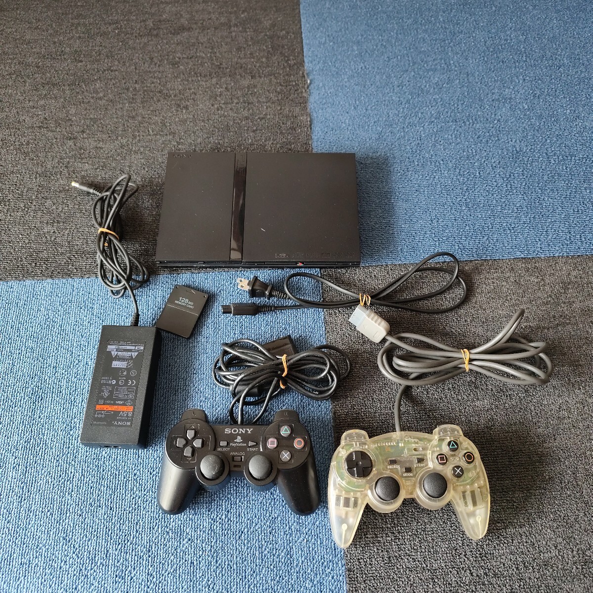 SONY ソニー PlayStation２ 薄型 ブラック コントローラー　中古　AVケーブル欠品　ジャンク扱いで　SCPH-70000