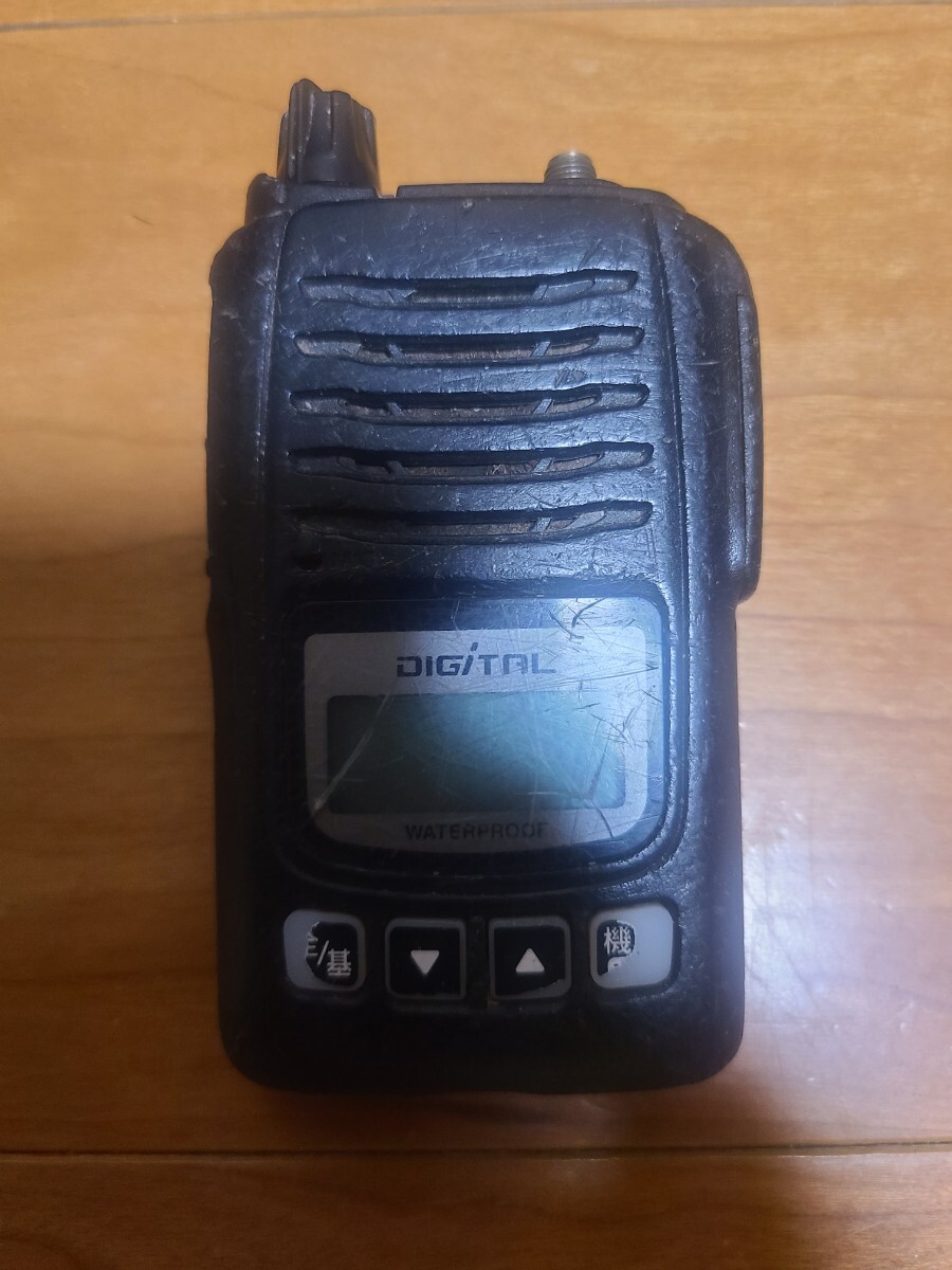 アイコム ICOM デジタル簡易無線機 IC-DU65C + 充電器 BC-208 アイコム ICOM デジタル簡易無線機 IC-DU65C + 充電器 BC-208