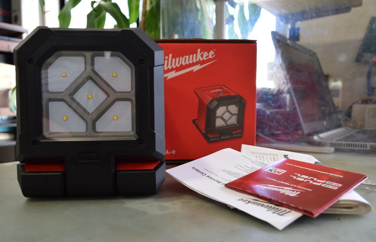 ミルウォーキーツール【Milwaukee】M18 マグネットワークライト (本体のみ) M18 PAL0 //未使用【展示品】/若干のキズや汚れ