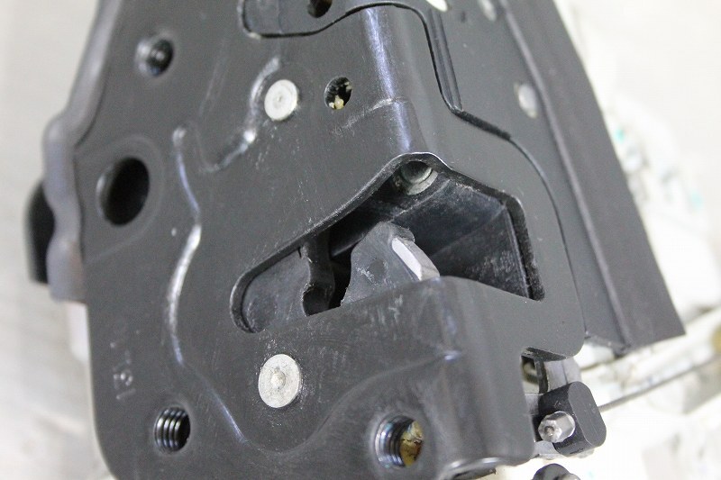 Audi A4 セダン 1.8 TFSI 右H (8KCDH 8K) 純正 破損無 動作保証 左前 左 フロント ドアロックアクチュエーター p047895