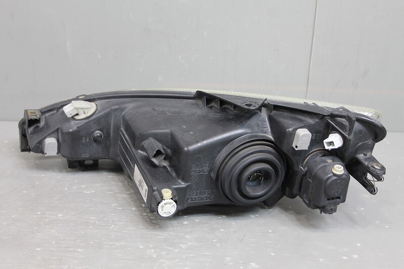 プジョー 206 Peugeot (T1NFU) 純正 Valeo 破損無 動作保証 右 ヘッドライト ハロゲン レベライザー付 67735805 p047686