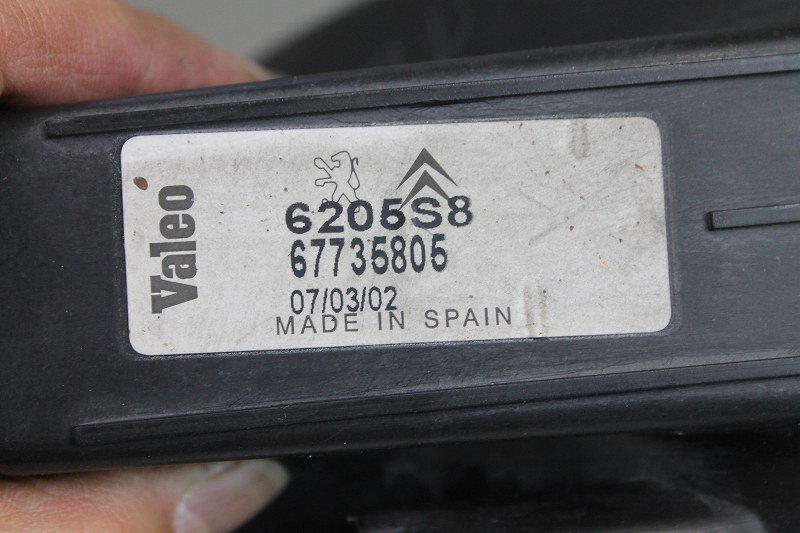 プジョー 206 Peugeot (T1NFU) 純正 Valeo 破損無 動作保証 右 ヘッドライト ハロゲン レベライザー付 67735805 p047686