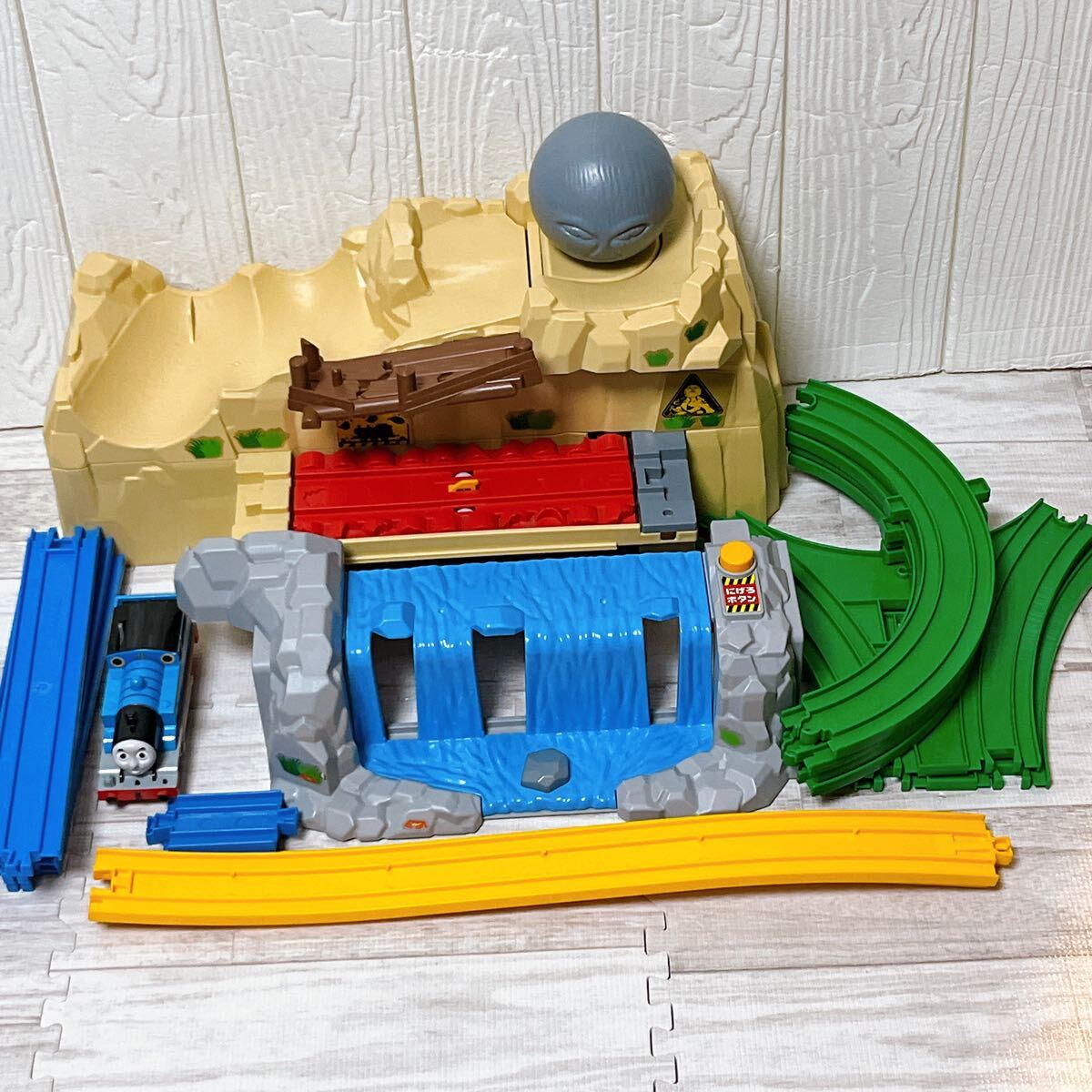 プラレール にげろ！トーマス！ ボルダーのゴロゴロ山セット