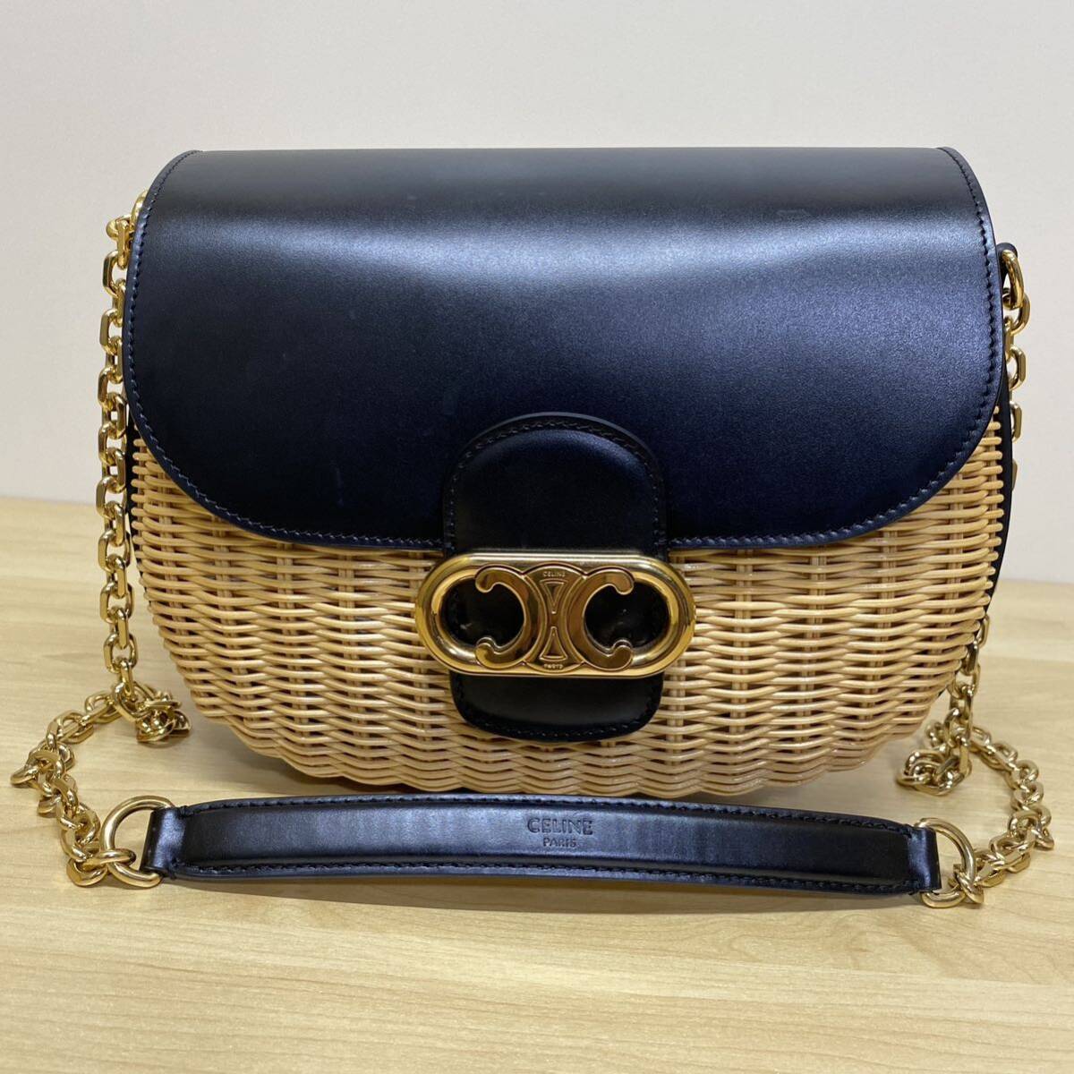 美品】CELINE セリーヌ チェーン ショルダーバッグ トリオンフ 美品】CELINE セリーヌ チェーン ショルダーバッグ トリオンフ