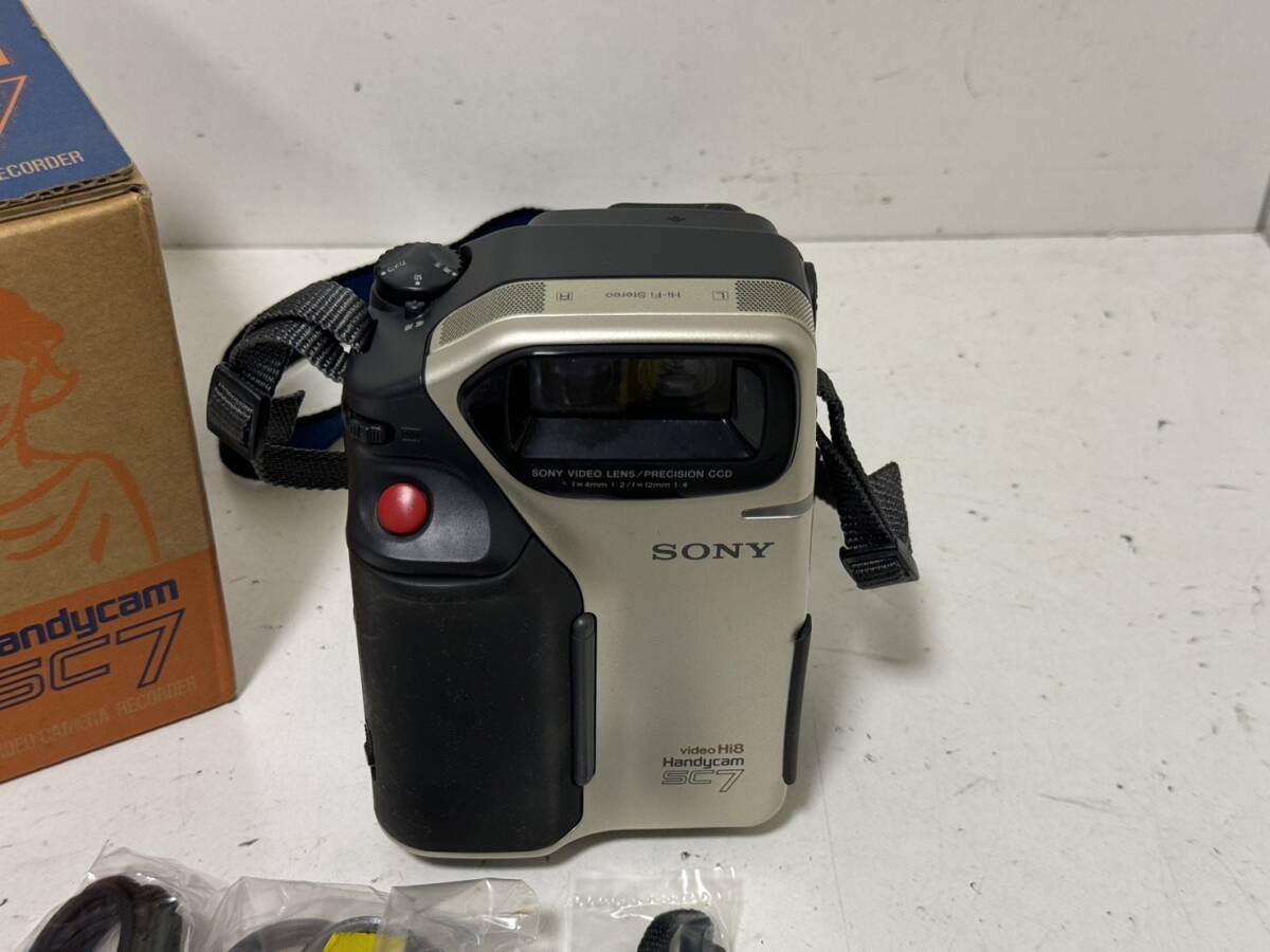 レア 希少 SONY ソニー 液晶Hi8/8ミリビデオカメラ・CCD-SC7 SONY CCD-SC7 本体 Hi8 8ミリビデオカメラ その他付属品】