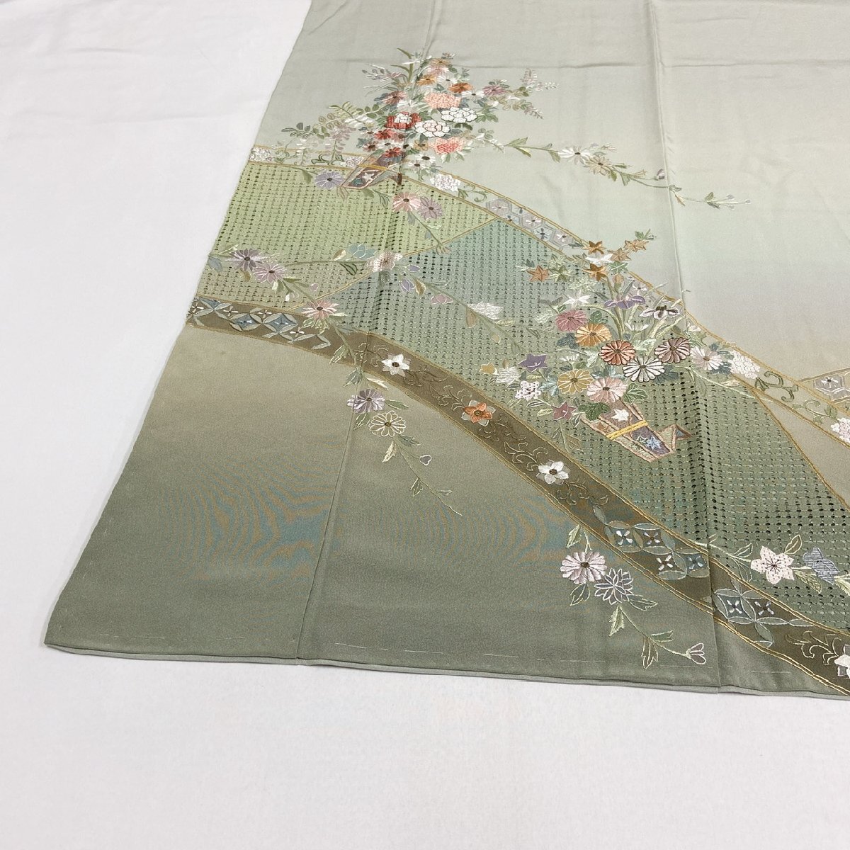 Yahoo!オークション - 着物月花 総刺繍 蘇州刺繍 相良刺繍 Yahoo!オークション - 着物月花 総刺繍 蘇州刺繍 相良刺繍