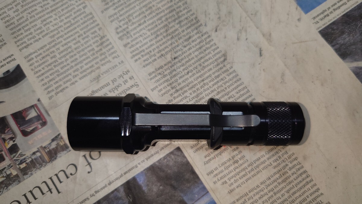 極初期ロゴ】SUREFIRE C2-BK CENTURION 2セル6V 65ルーメン 極初期ロゴ】SUREFIRE C2-BK CENTURION 2セル6V 65ルーメン