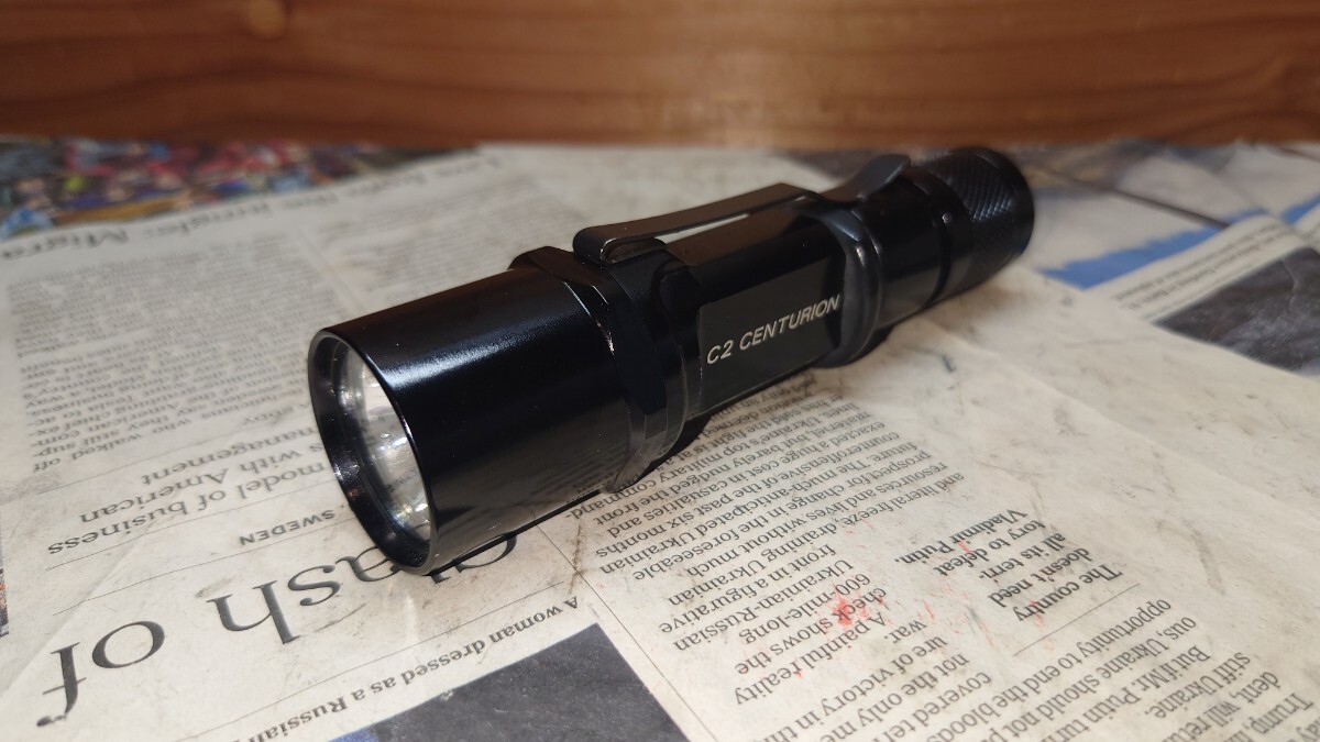 極初期ロゴ】SUREFIRE C2-BK CENTURION 2セル6V 65ルーメン 極初期ロゴ】SUREFIRE C2-BK CENTURION 2セル6V 65ルーメン