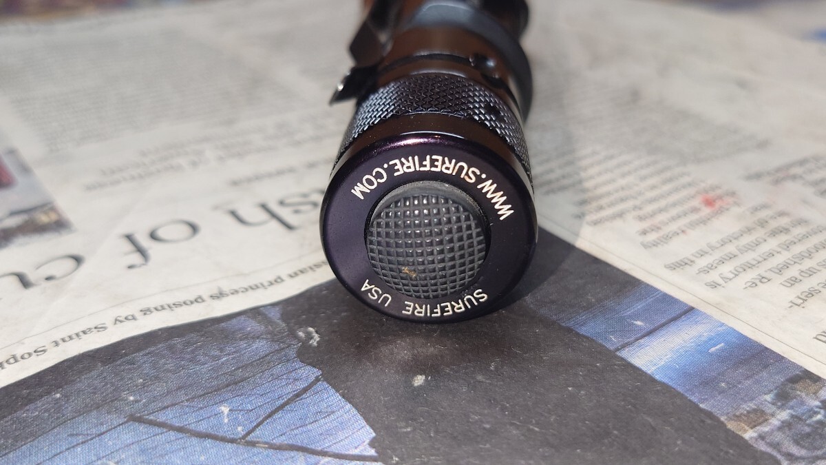 極初期ロゴ】SUREFIRE C2-BK CENTURION 2セル6V 65ルーメン 極初期ロゴ】SUREFIRE C2-BK CENTURION 2セル6V 65ルーメン