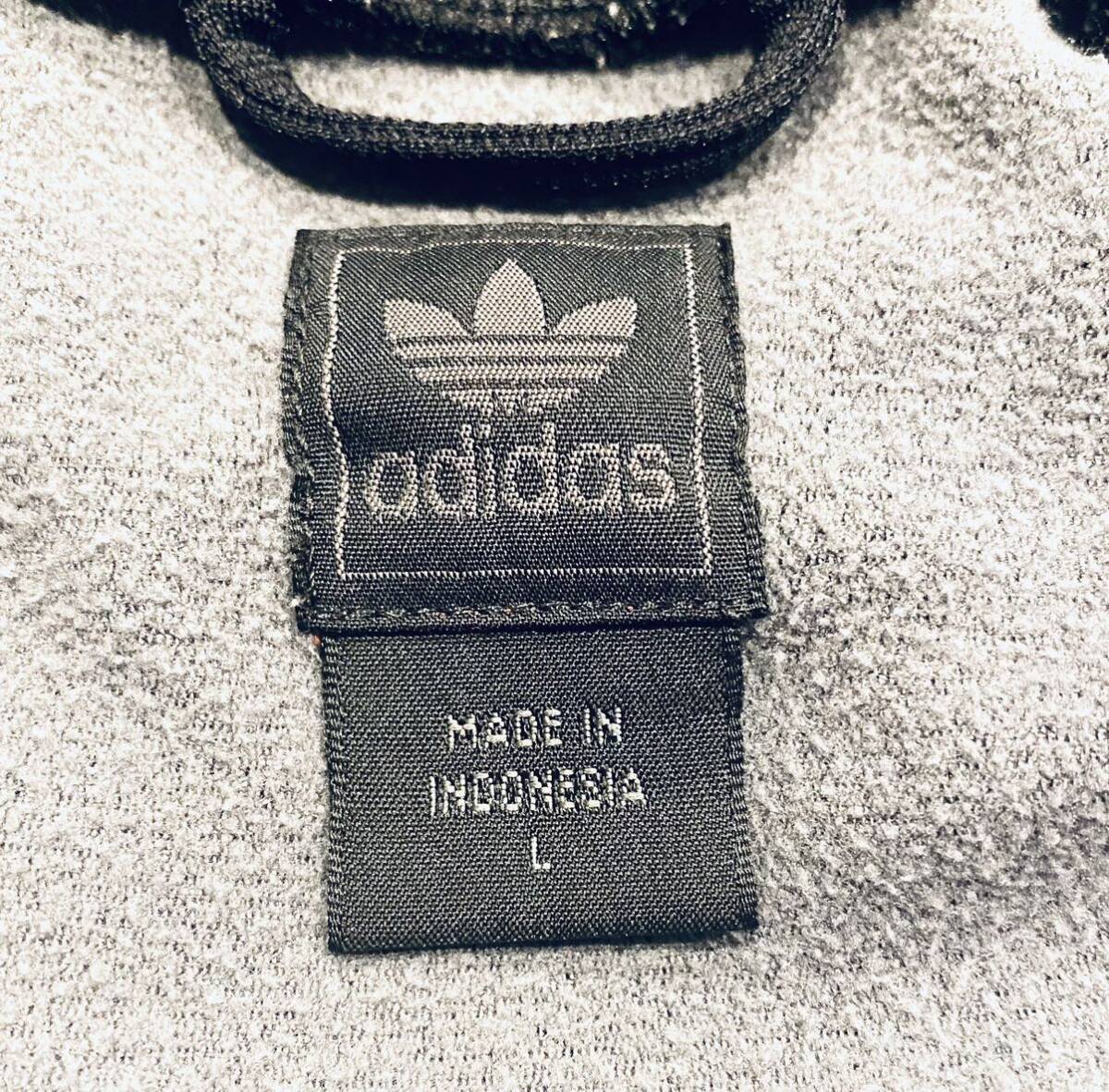 入手困難】ADIDAS トラックジャケット L 黒 黒タグ VINTAGE 入手困難】ADIDAS トラックジャケット L 黒 黒タグ VINTAGE