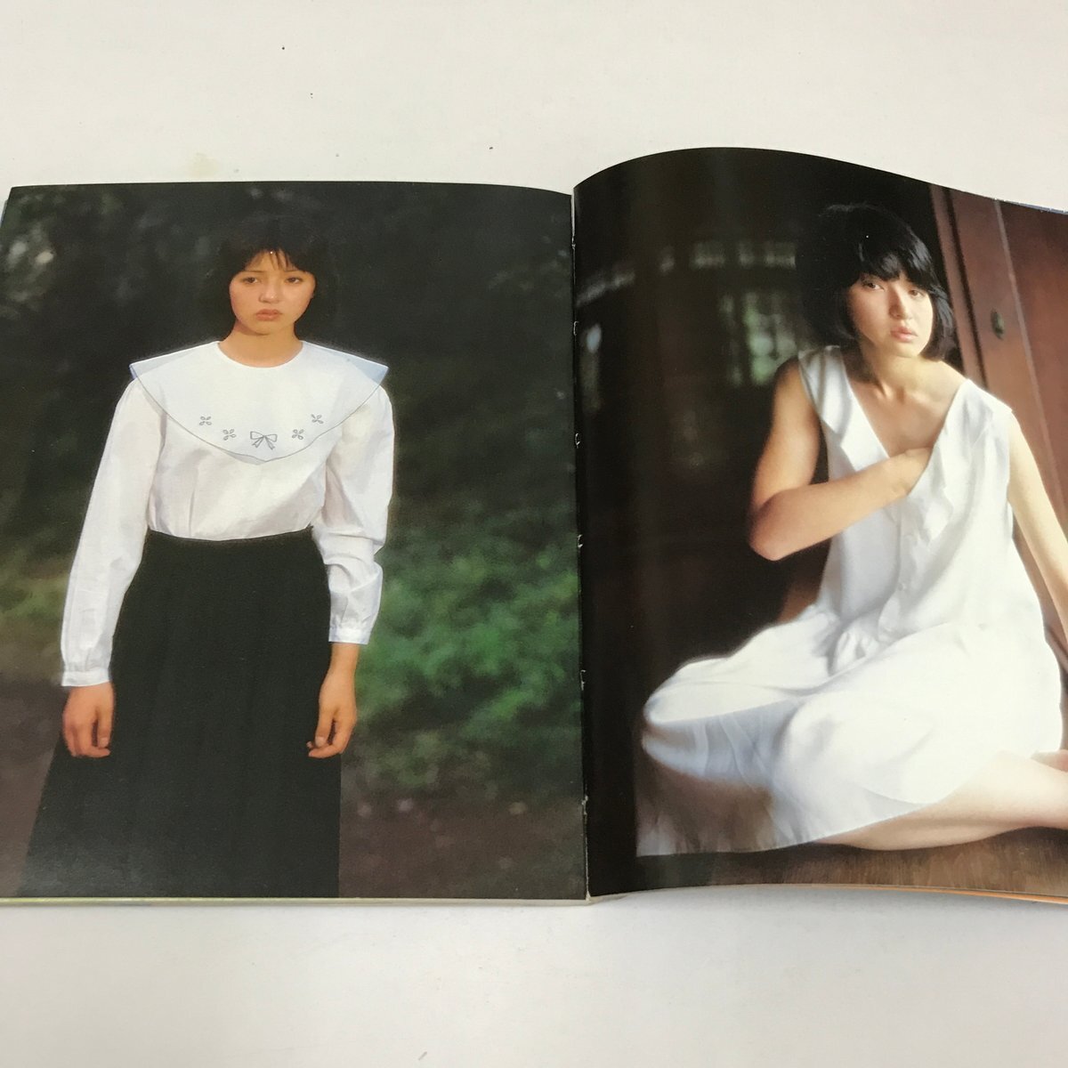 激写文庫　浜田朱里「わらって」撮影：篠山紀信　小学館 Amazon.co.jp: 古本 帯なし 写真集 激写文庫 わらって 浜田朱里