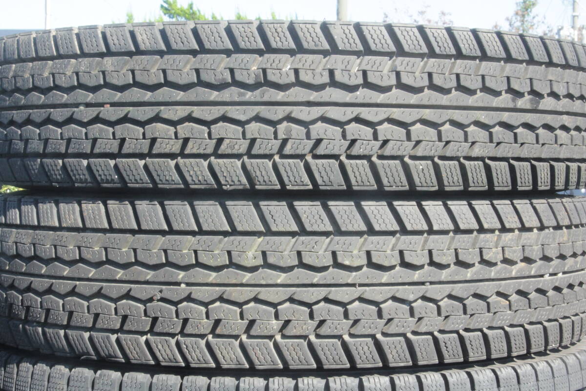 オF条件付送料無料 在庫処分セール 特価品 DUNLOP SPLT01 7.00R16 10PR LT 2本セット ダンロップ スタッドレス 冬タイヤ チューブタイプ