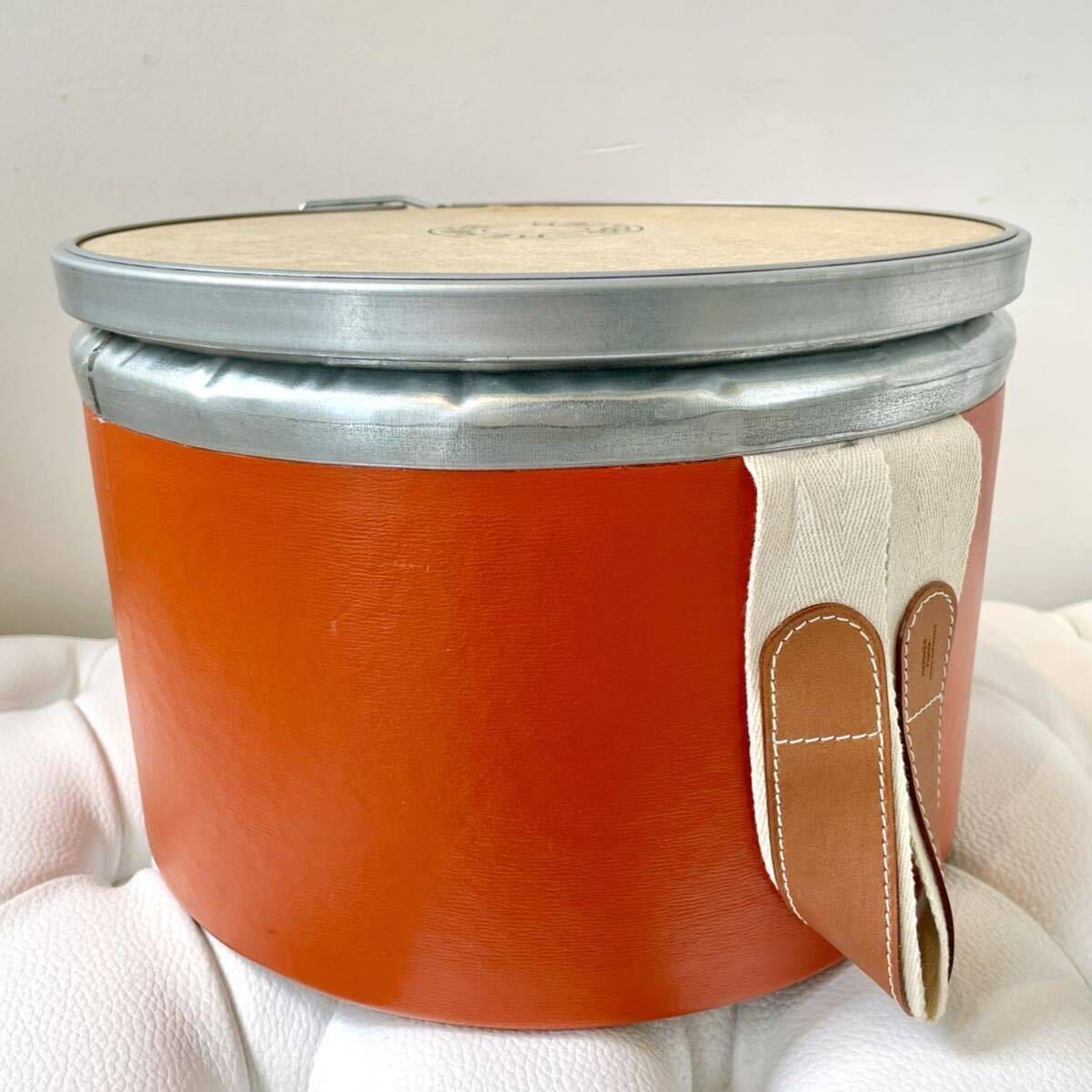 ◇USED◇HERMES エルメス サドルボックス S 馬具缶 収納 インテリア 雑貨 道具入れ シューズ サイドテーブル オレンジ シルバー金具 コルク_画像4