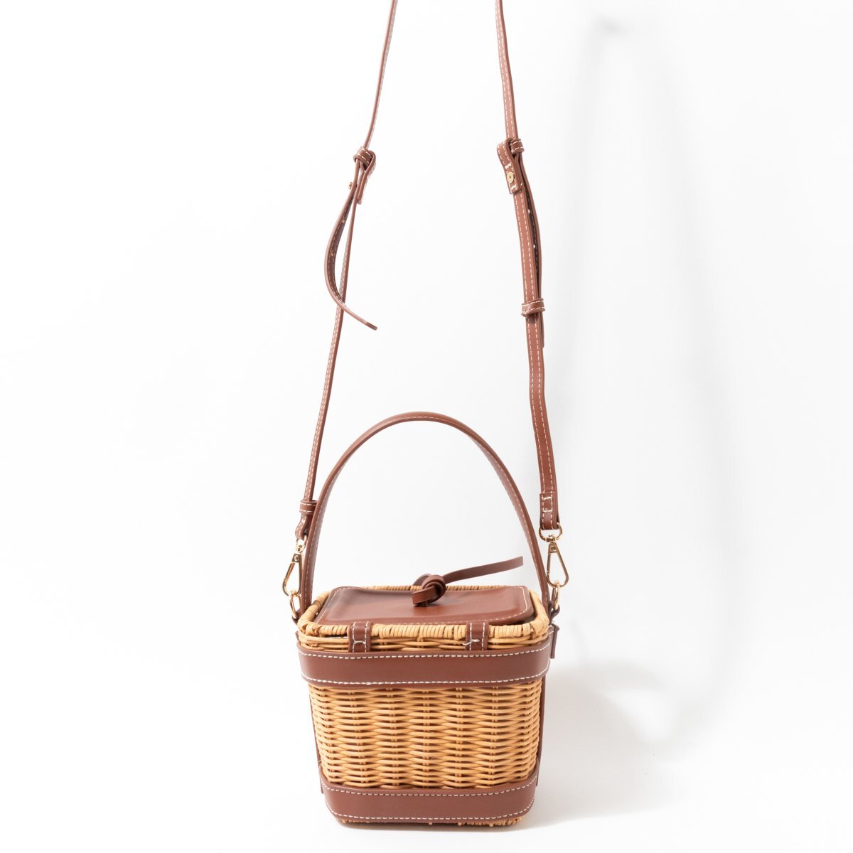ZARA - 新品未使用⭐︎ZARA ベージュショルダーカゴバッグの通販 ZARA - 新品未使用⭐︎ZARA ベージュショルダーカゴバッグの通販